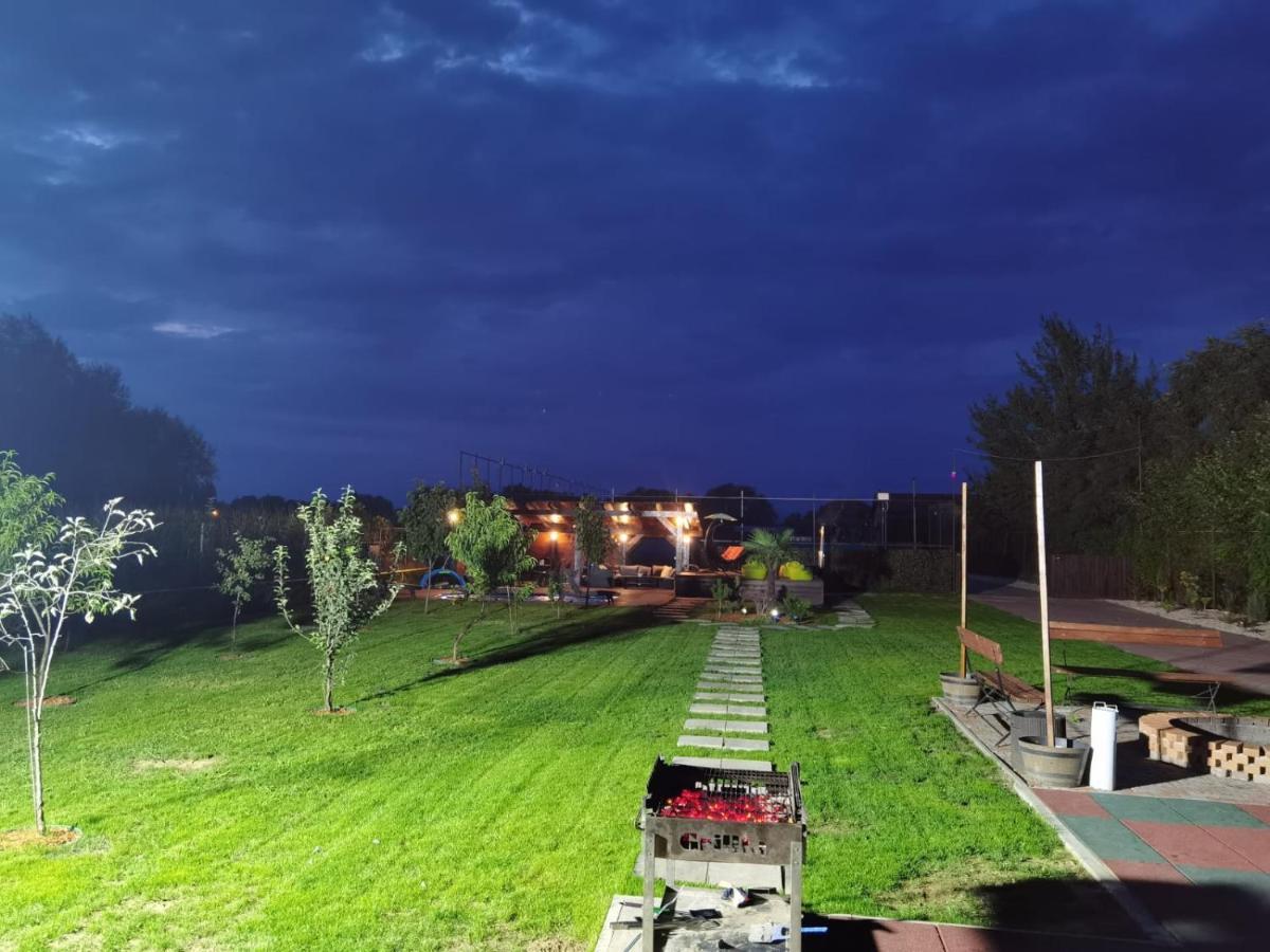 Janine Garden Hotel Braşov Eksteriør billede