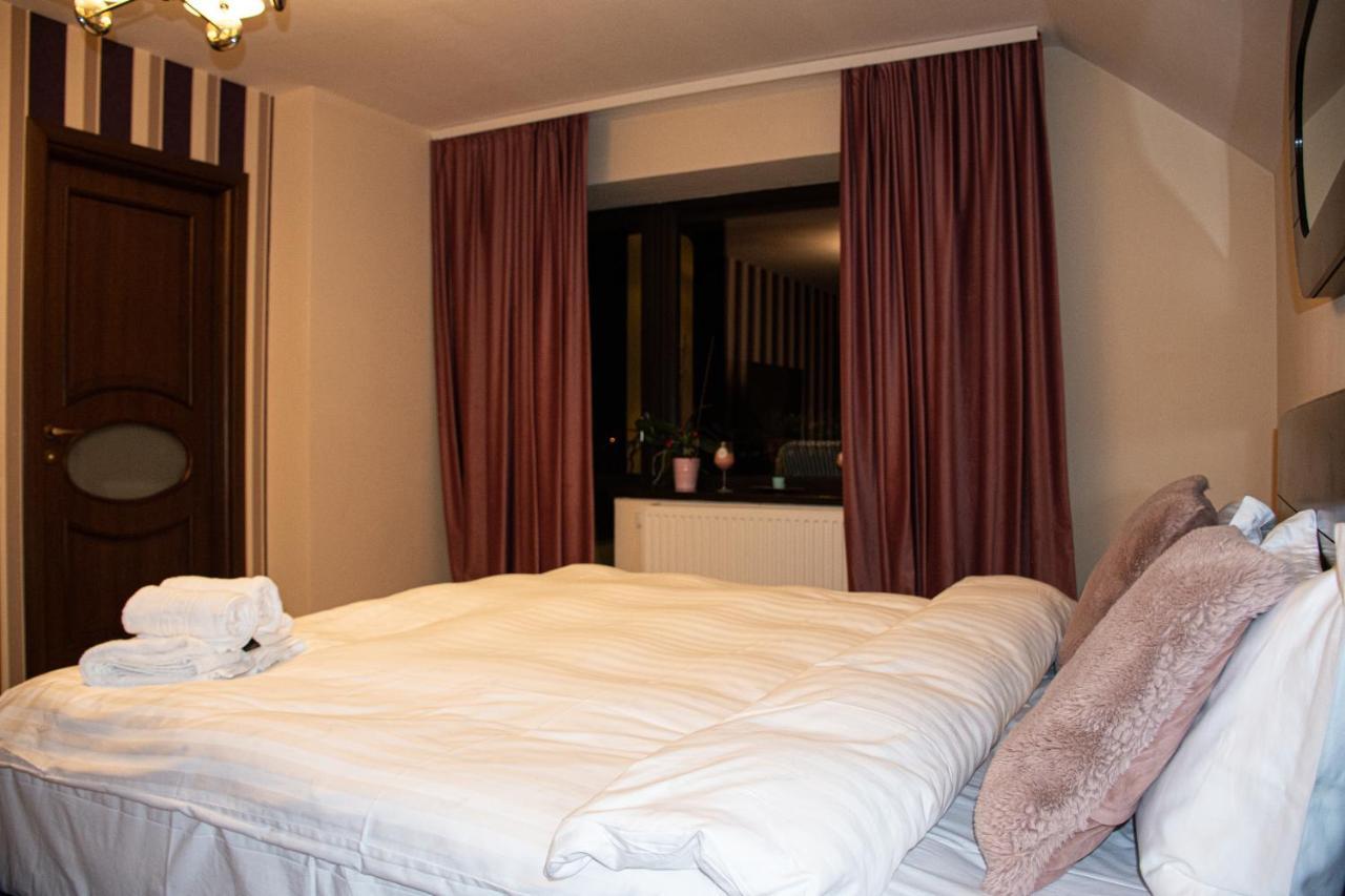 Janine Garden Hotel Braşov Eksteriør billede