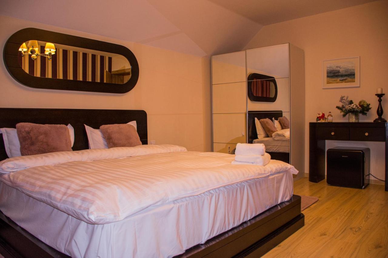 Janine Garden Hotel Braşov Eksteriør billede