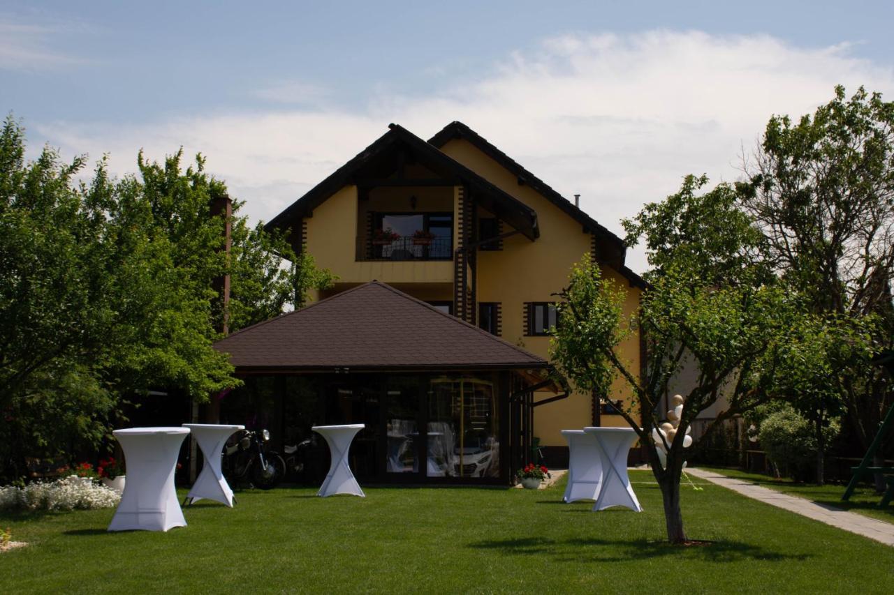 Janine Garden Hotel Braşov Eksteriør billede