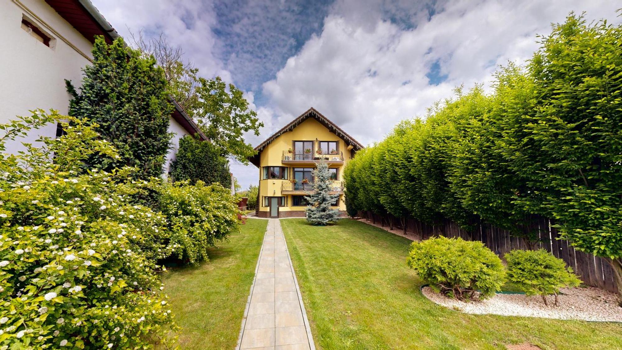 Janine Garden Hotel Braşov Eksteriør billede